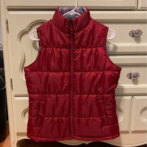 Reversible puffer vest